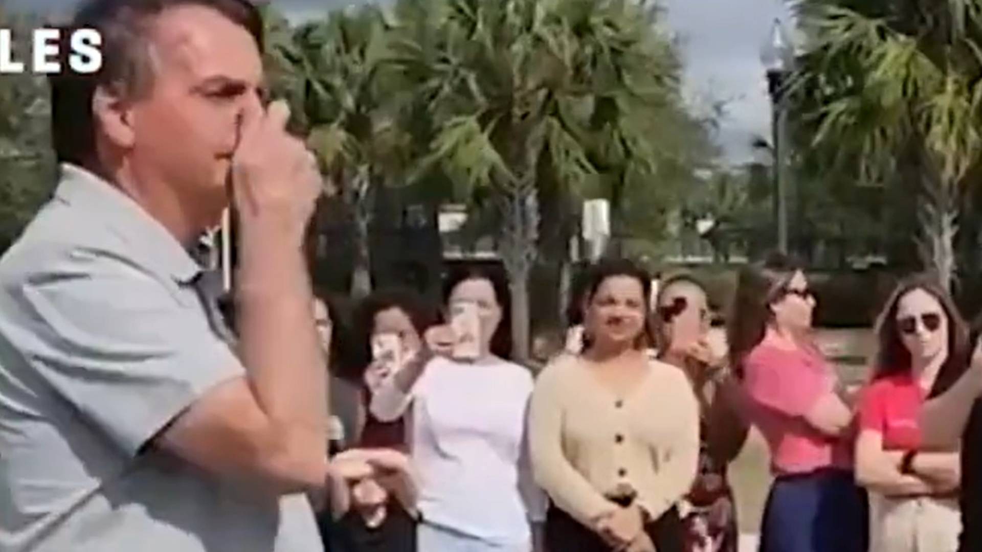 Bolsonaro coca o cu e cheira