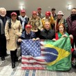 Barrado da posse de Trump, deputado paraibano posa com bandeira EUA/Brasil