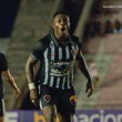 Atacante camaronês do Botafogo-PB sofre racismo de torcedor nas redes sociais; veja print